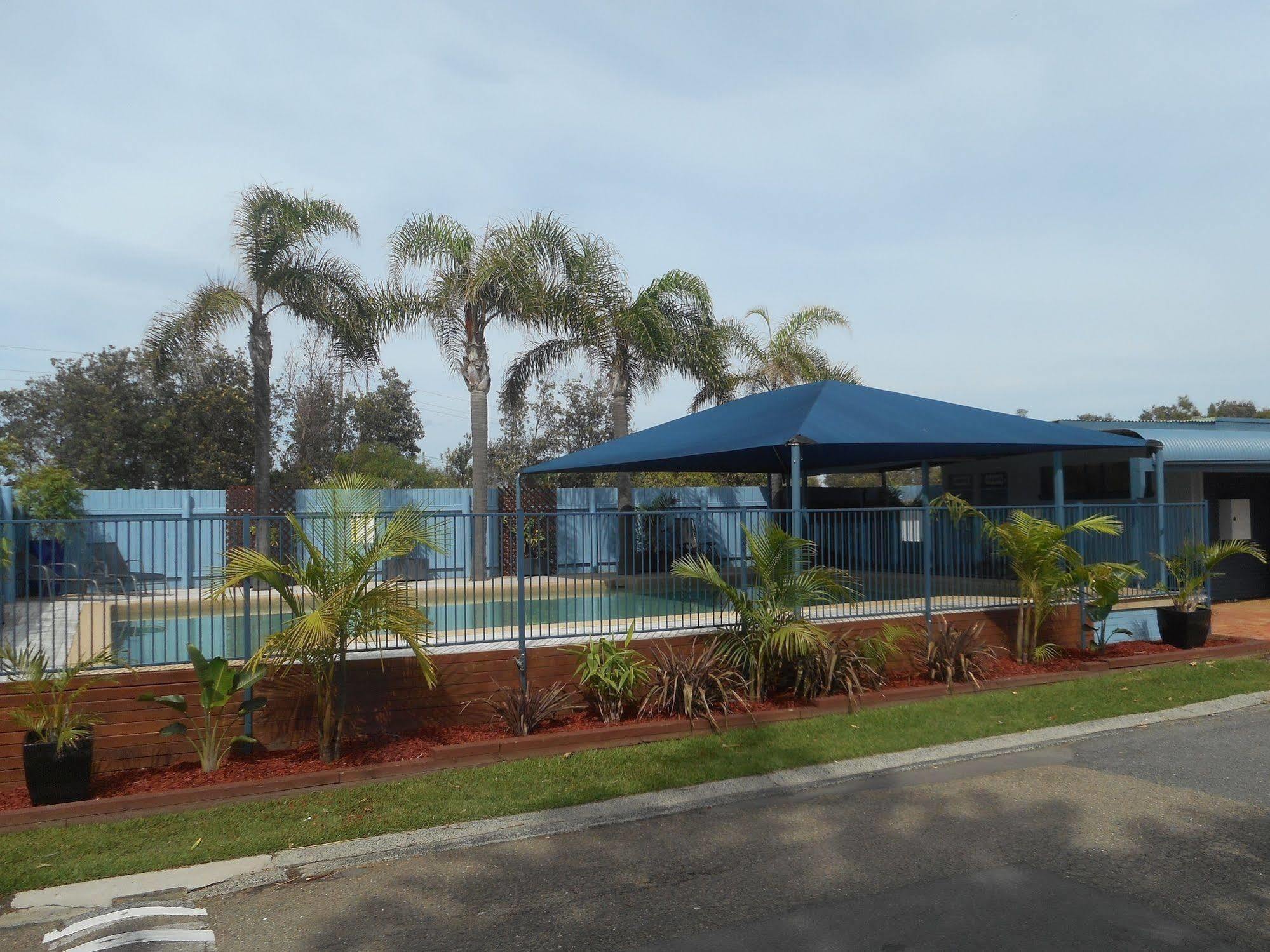 Two Shores Holiday Village Entrance Екстер'єр фото